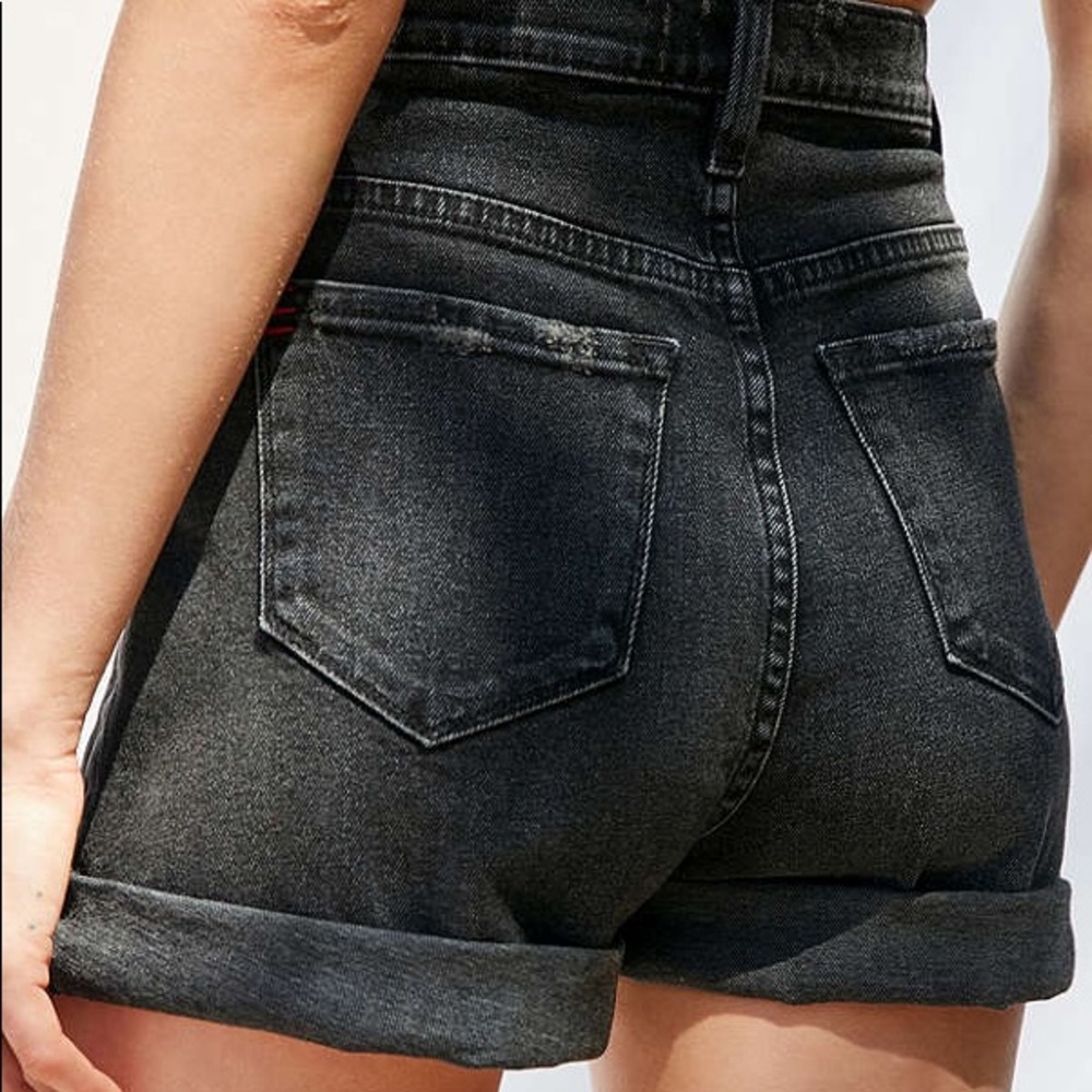 URBAN OUTFITTERS MOM HIGH WAISTED SHORTS